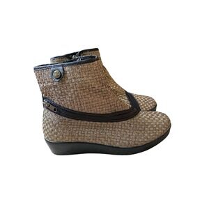 Bernie Mev Bronze Metallic Woven Elastic Ankle Boots Wedge Side Zip Womens 38